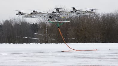  Suchoi Transportdrohne BTS-VAB im Flug