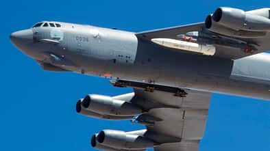 Boeing B-52H mit AGM-183 Start