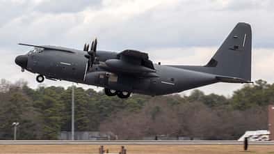 Deutschlands erste KC-130J beim Start zum Überführungsflug.
