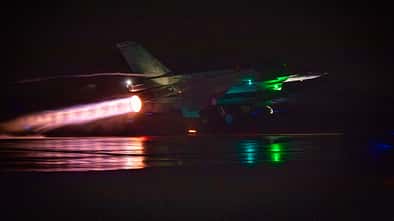Start F-16 Block 70 Bahrain bei Nacht