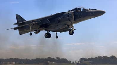 Senkrechtlandung AV-8B Harrier der Marines