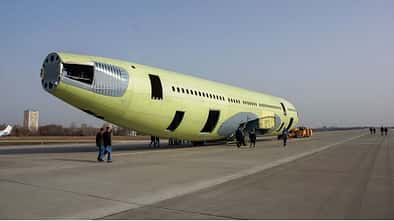 Rohbau neue Iljuschin Il-96-300