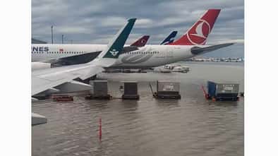 Dubai Airport Flugzeuge im Wasser