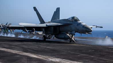 Katapultstart F/A-18 Super Hornet auf USS Eisenhower