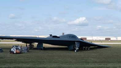 B-2 Spirit nach Unfall im Gras