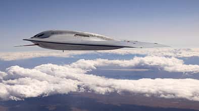 B-21 Raider im Flug von der Seite