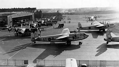 Avro York während der Luftbrücke am Flugplatz Berlin-Gatow