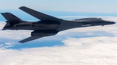 B-1B Lancer bei Testflug mit neuem Pylon