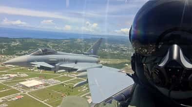 Pilot und Eurofighter Luftwaffe Überflug Guam