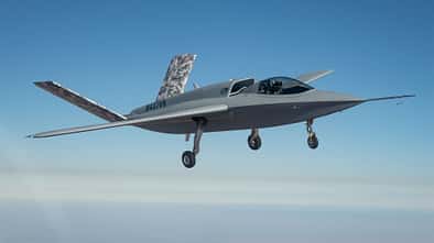 Scaled Composites Model 437 Vanguard im Flug mit ausgefahrenem Fahrwerk