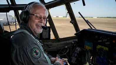Jubiläumspilot am Steuer der C-130 Hercules