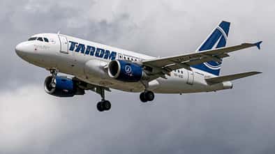 Airbus A318 von Tarom im Landeanflug