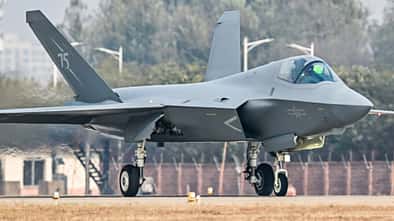 Neue Kampfjets aus China feiern Premiere.