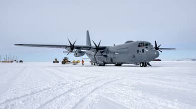 Neuseeländische C-130J Hercules in der Antarktis