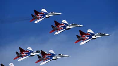 Mikojan MiG-29 russische Kunstflugstaffel Swifts in Formation