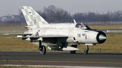Rollende Mikojan MiG-21 Kroatien