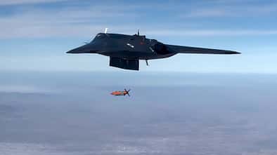 Kampfdrohne Anka III wirft Bombe ab