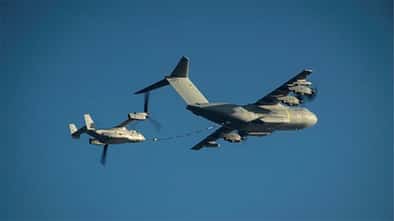Airbus A400M der Luftwaffe betankt V-22 Osprey