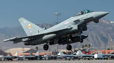 Startender Eurofighter Typhoon der RAF mit Litening-Zielsuchbehälter