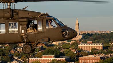 Deatil Bug UH-60 der US Army über Washington D.C.