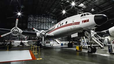 Lockheed Super Constellation TWA im Hangar