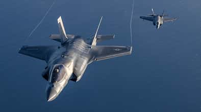 Zwei F-35 des USMC im Flug