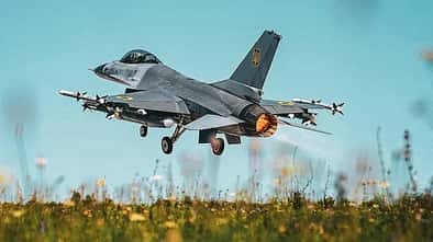 F-16 der Ukraine beim Start.