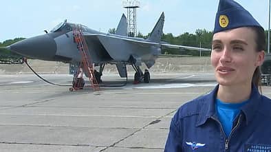 Die erste Frau im Cockpit der MiG-31 in Russland.