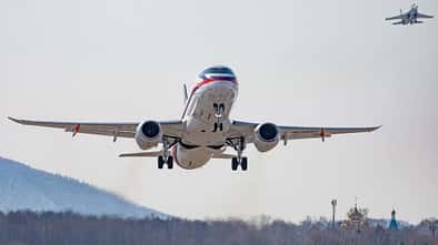 Erstflug des Jakowlew (Suchoi) Superjet mit russischen PD-8-Triebwerken.