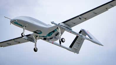 Bayraktar TB-3 mit Überschall-Lenkwaffe von Roketsan.