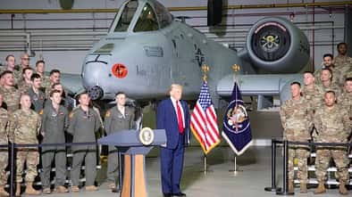 Donald Trump vor A-10 Michigan ANG