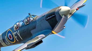 Spitfire_MkIX_EN570_Air_to_Air2