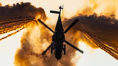 Spektakuläre Abend-Flugshow "Antidotum" in Leszno/Polen. 