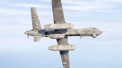 General Atomics MQ-9B mit Radarbehältern im Flug (Computergrafik)