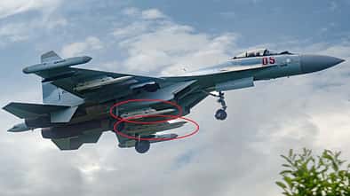 Suchoi Su-35S mit neuer Luft-Luft-Lenkwaffe Wympel R-77M 