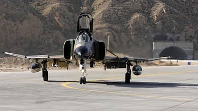 F-4E Phantom Iran rollt aus Bergfestung
