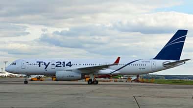 Reaktivierte, neu lackierte Tupolew Tu-214 RA-64549 für Red Wings Airlines.