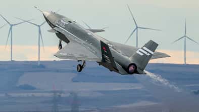 Türkische Stealth-Kampfdrohne Bayraktar Kizilelma in Aktion