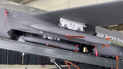Marschflugkörper Ragnarök von Kratos am autonomen Kampfjet XQ-58 Valkyrie.