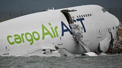 Jumbo-Jet verunglückt in Hongkong, zwei Tote. 