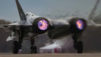 Eine russische Su-57 vor dem Start.