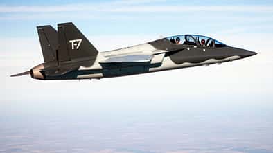 T-7 Trainer im Flug