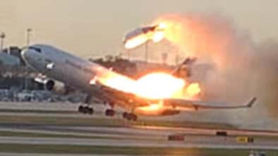 MD-11F verliert Triebwerk beim Start und stürzt ab.