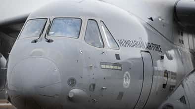 Ungarn vervollständigt seine C-390-Transportflugzeugflotte mit der zweiten Auslieferung von Embraer.