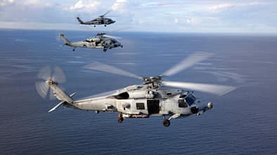 Drei Hubschrauber in Formation