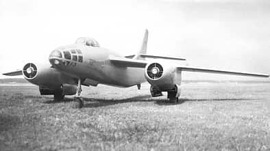 Tupolew Tu-82 Projekt "82" auf einer Wiese