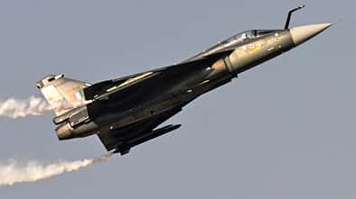 tejas, Indien, HAL, LCA Indischer Kampfjet HAL Tejas bei der Flugvorführung in Dubai 2025.