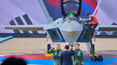 Südkoreanische KF-21 bei ihrem Rollout am 25. März 2026.