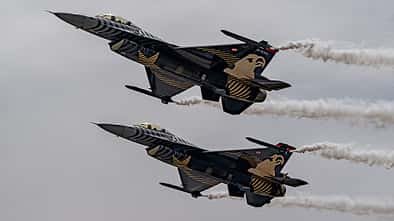 F-16 Fighting Falcon Solotürk zwei Maschinen in Formation