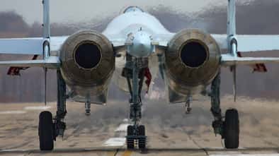 Neu gebaute Suchoi Su-35S der russischen Luftwaffe beim Start. 